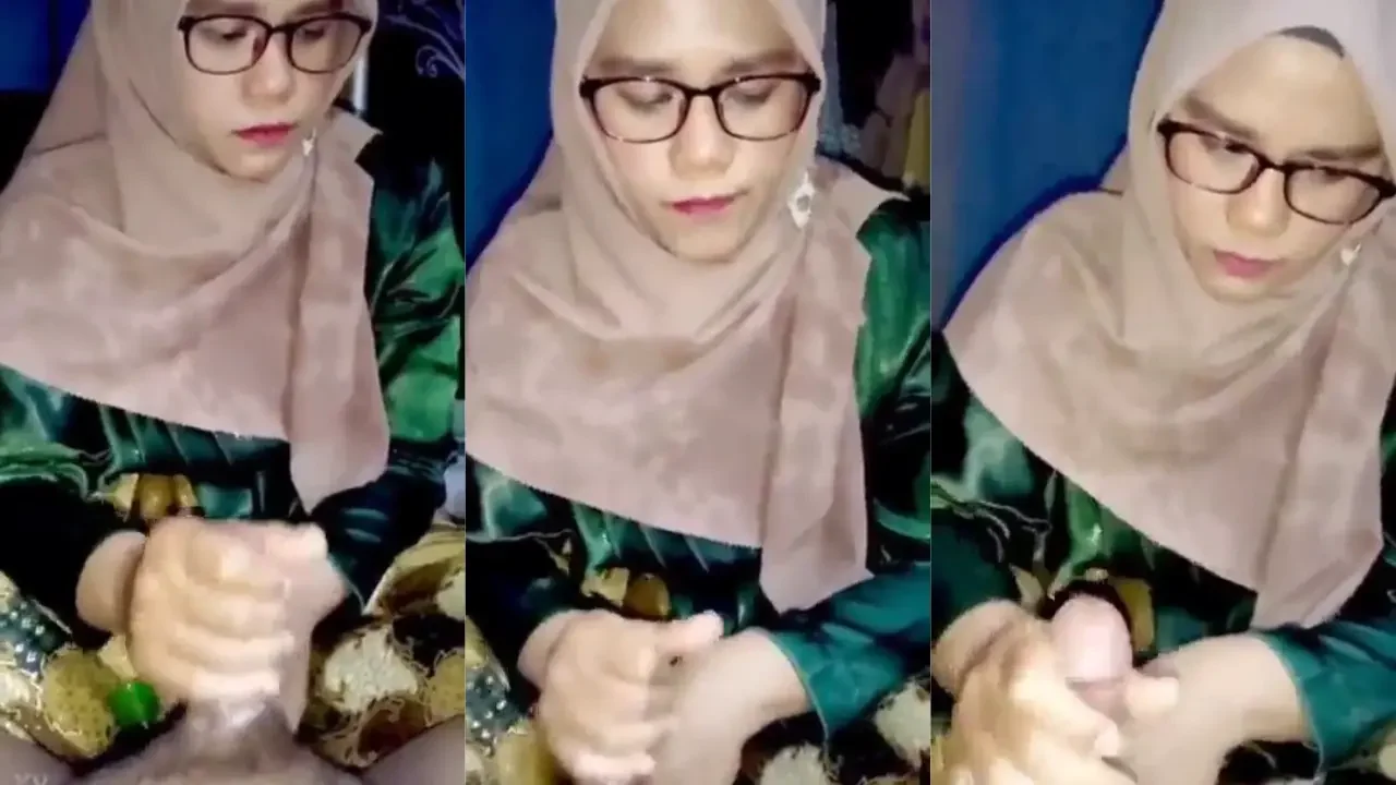 Jilbab kocok sampai crot